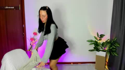 Snapshot of silvanna_moore chatting on 11/27/25, 02:13 Silvanna online show from 11/27/25, 02:13