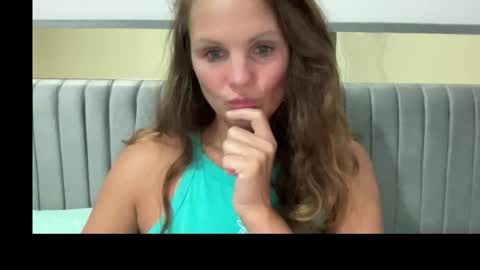 Snapshot of silver_miley chatting on 10/30/25, 10:32 silver_miley online show from 10/30/25, 10:32