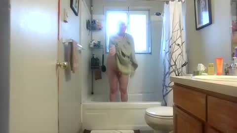 Snapshot of silverdragon70 chatting on 09/29/25, 06:35 silverdragon70 online show from 09/29/25, 06:35