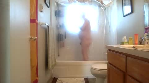 Snapshot of silverdragon70 chatting on 09/30/25, 06:35 silverdragon70 online show from 09/30/25, 06:35