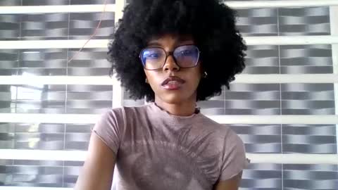 Snapshot of silverosequeen chatting on 10/23/25, 10:19 silverosequeen online show from 10/23/25, 10:19