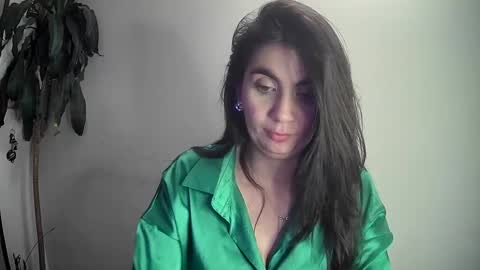 Silvie online show from 12/29/24, 05:42
