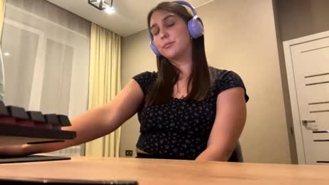 Rose online show from 09/30/25, 10:09