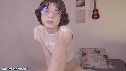 Snapshot of simon_bane01 chatting on 02/04/25, 04:18 Little Sunshine online show from 02/04/25, 04:18