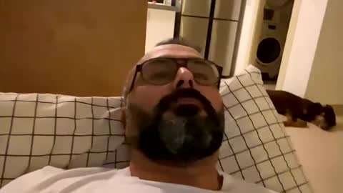 Snapshot of simon_bb chatting on 11/28/25, 10:45 Si online show from 11/28/25, 10:45