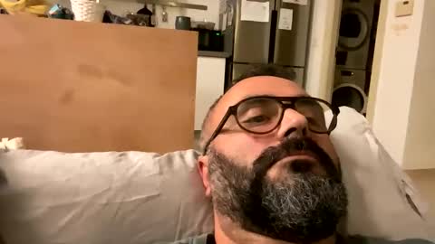 Snapshot of simon_bb chatting on 12/18/25, 08:48 Si online show from 12/18/25, 08:48