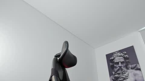 simon_leon01 online show from 10/22/25, 11:21