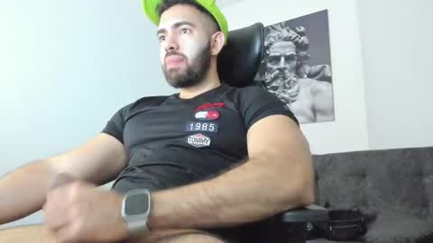 simon_leon01 online show from 04/21/26, 11:40