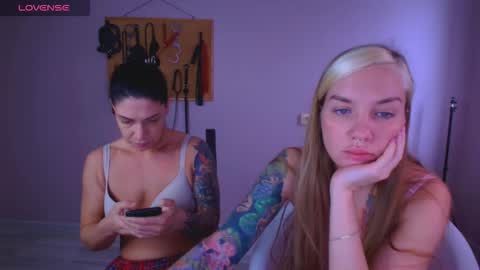 Snapshot of simona_moonshine chatting on 11/18/25, 09:25 simona_moonshine online show from 11/18/25, 09:25