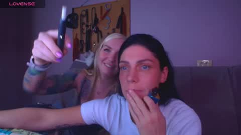 Snapshot of simona_moonshine chatting on 11/20/25, 07:02 simona_moonshine online show from 11/20/25, 07:02