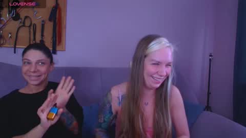 Snapshot of simona_moonshine chatting on 11/24/25, 09:20 simona_moonshine online show from 11/24/25, 09:20