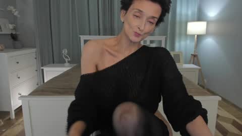 Snapshot of simonadebeauvoir chatting on 12/08/24, 01:25 Simona online show from 12/08/24, 01:25