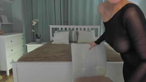 Snapshot of simonadebeauvoir chatting on 12/26/24, 04:14 Simona online show from 12/26/24, 04:14