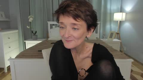 Snapshot of simonadebeauvoir chatting on 01/12/25, 04:50 Simona online show from 01/12/25, 04:50