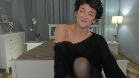 Snapshot of simonadebeauvoir chatting on 02/08/25, 02:38 Simona online show from 02/08/25, 02:38