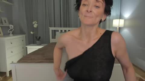 Snapshot of simonadebeauvoir chatting on 02/12/25, 04:33 Simona online show from 02/12/25, 04:33