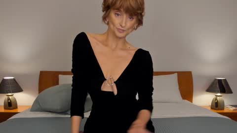 Snapshot of simonadebeauvoir chatting on 11/29/25, 11:02 Simona online show from 11/29/25, 11:02