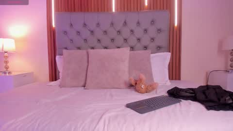 Snapshot of simonastar_ chatting on 02/11/26, 01:49 simonastar_ online show from 02/11/26, 01:49