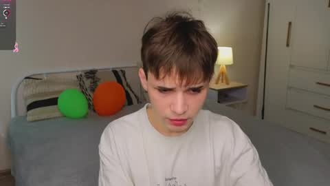 Snapshot of simonboy592 chatting on 03/27/26, 08:59 Alex online show from 03/27/26, 08:59