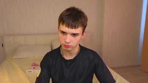 Snapshot of simonboy592 chatting on 06/08/26, 11:43 Alex online show from 06/08/26, 11:43