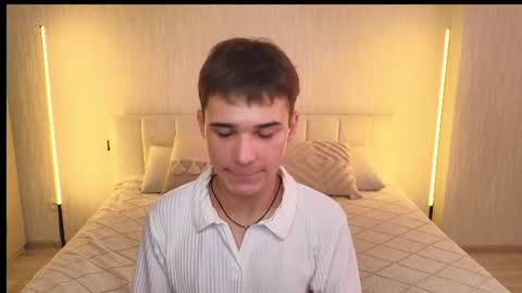 Snapshot of simonboy592 chatting on 07/21/26, 01:24 Alex online show from 07/21/26, 01:24