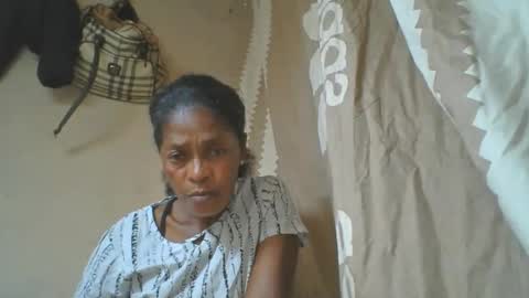 Snapshot of simonettee chatting on 11/02/25, 06:54 simonettee online show from 11/02/25, 06:54