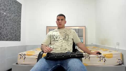 Snapshot of simonkeler chatting on 02/01/26, 12:09 SIMON KELER online show from 02/01/26, 12:09