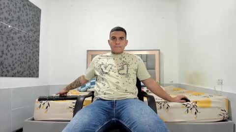 Snapshot of simonkeler chatting on 02/01/26, 06:50 SIMON KELER online show from 02/01/26, 06:50