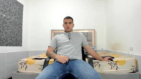 Snapshot of simonkeler chatting on 02/02/26, 01:21 SIMON KELER online show from 02/02/26, 01:21