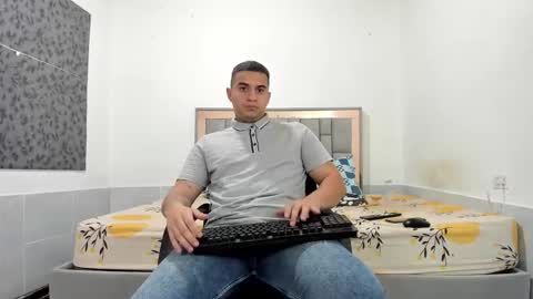 Snapshot of simonkeler chatting on 02/03/26, 01:26 SIMON KELER online show from 02/03/26, 01:26