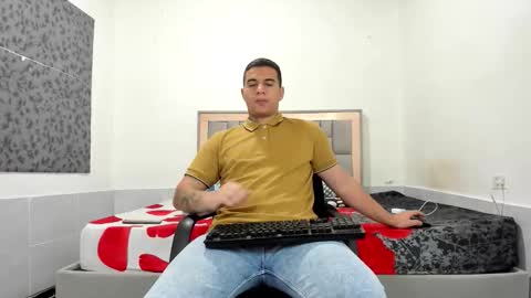 Snapshot of simonkeler chatting on 02/12/26, 12:44 SIMON KELER online show from 02/12/26, 12:44