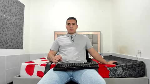 Snapshot of simonkeler chatting on 02/17/26, 01:24 SIMON KELER online show from 02/17/26, 01:24