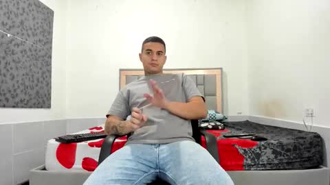 Snapshot of simonkeler chatting on 02/18/26, 01:01 SIMON KELER online show from 02/18/26, 01:01