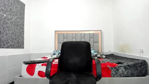 Snapshot of simonkeler chatting on 02/18/26, 01:07 SIMON KELER online show from 02/18/26, 01:07