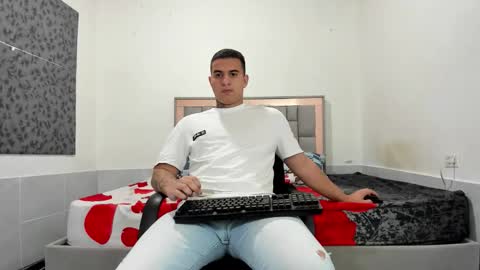 Snapshot of simonkeler chatting on 02/20/26, 12:07 SIMON KELER online show from 02/20/26, 12:07