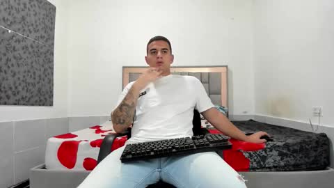 Snapshot of simonkeler chatting on 02/20/26, 06:19 SIMON KELER online show from 02/20/26, 06:19