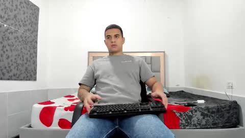 Snapshot of simonkeler chatting on 02/22/26, 03:51 SIMON KELER online show from 02/22/26, 03:51