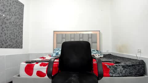 Snapshot of simonkeler chatting on 02/25/26, 02:43 SIMON KELER online show from 02/25/26, 02:43