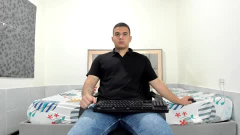Snapshot of simonkeler chatting on 05/08/26, 02:00 SIMON KELER online show from 05/08/26, 02:00