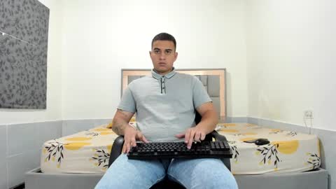 Snapshot of simonkeler chatting on 05/13/26, 11:11 SIMON KELER online show from 05/13/26, 11:11
