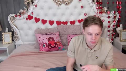 Snapshot of simonwarner chatting on 02/14/26, 06:26 Simon online show from 02/14/26, 06:26