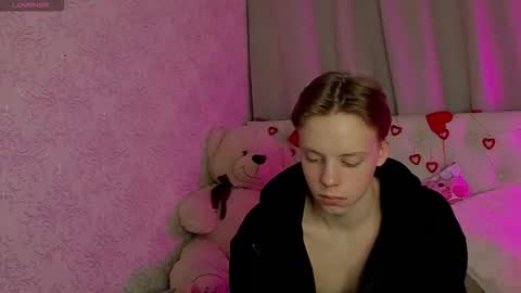 Snapshot of simonwarner chatting on 02/18/26, 08:54 Simon online show from 02/18/26, 08:54