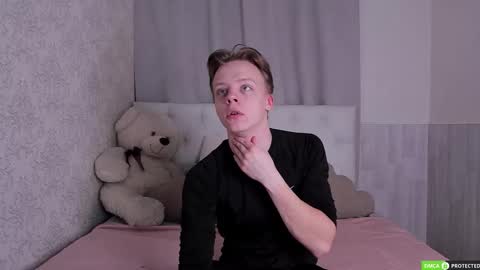 Snapshot of simonwarner chatting on 03/04/26, 08:31 Simon online show from 03/04/26, 08:31