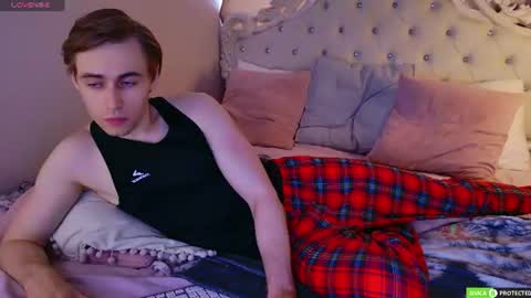 Snapshot of simonwarner chatting on 07/17/26, 03:24 Simon online show from 07/17/26, 03:24