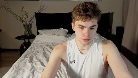 Snapshot of simonwnl chatting on 02/27/25, 06:29 Simon online show from 02/27/25, 06:29