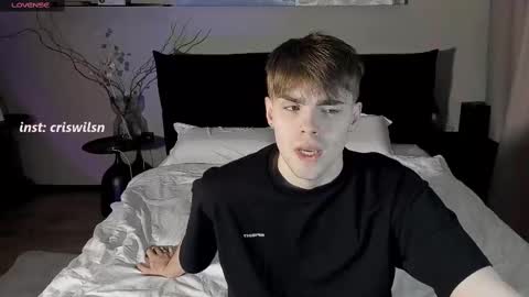 Snapshot of simonwnl chatting on 03/01/25, 10:02 Simon online show from 03/01/25, 10:02