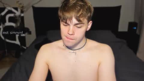 Snapshot of simonwnl chatting on 12/03/25, 08:51 Simon online show from 12/03/25, 08:51