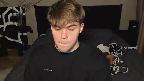 Snapshot of simonwnl chatting on 12/13/25, 07:53 Simon online show from 12/13/25, 07:53