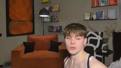 Snapshot of simonwnl chatting on 12/15/25, 06:23 Simon online show from 12/15/25, 06:23