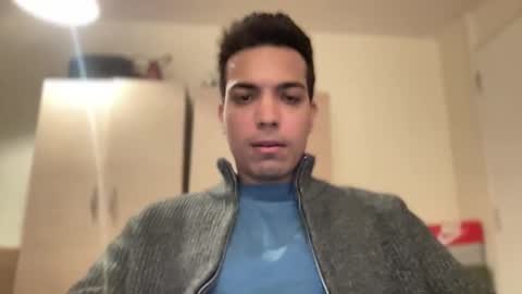 Snapshot of simple_pleasure_ chatting on 12/08/24, 07:43 Ryan online show from 12/08/24, 07:43